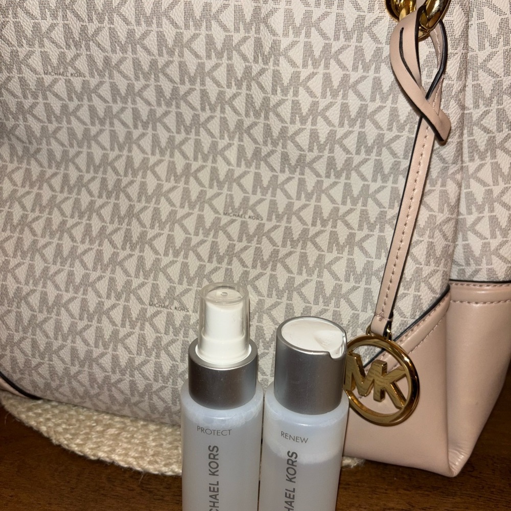 Michael Kors Beige and White Shoulder Bag - Picture 6 of 6
